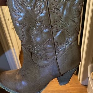 Women’s Boots size 7 Brown